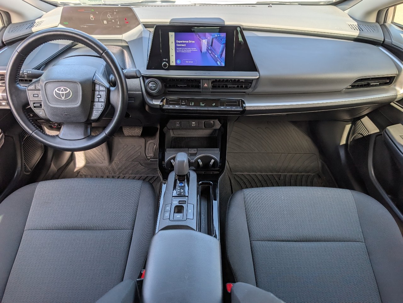 Used 2024 Toyota Prius LE FWD image 4