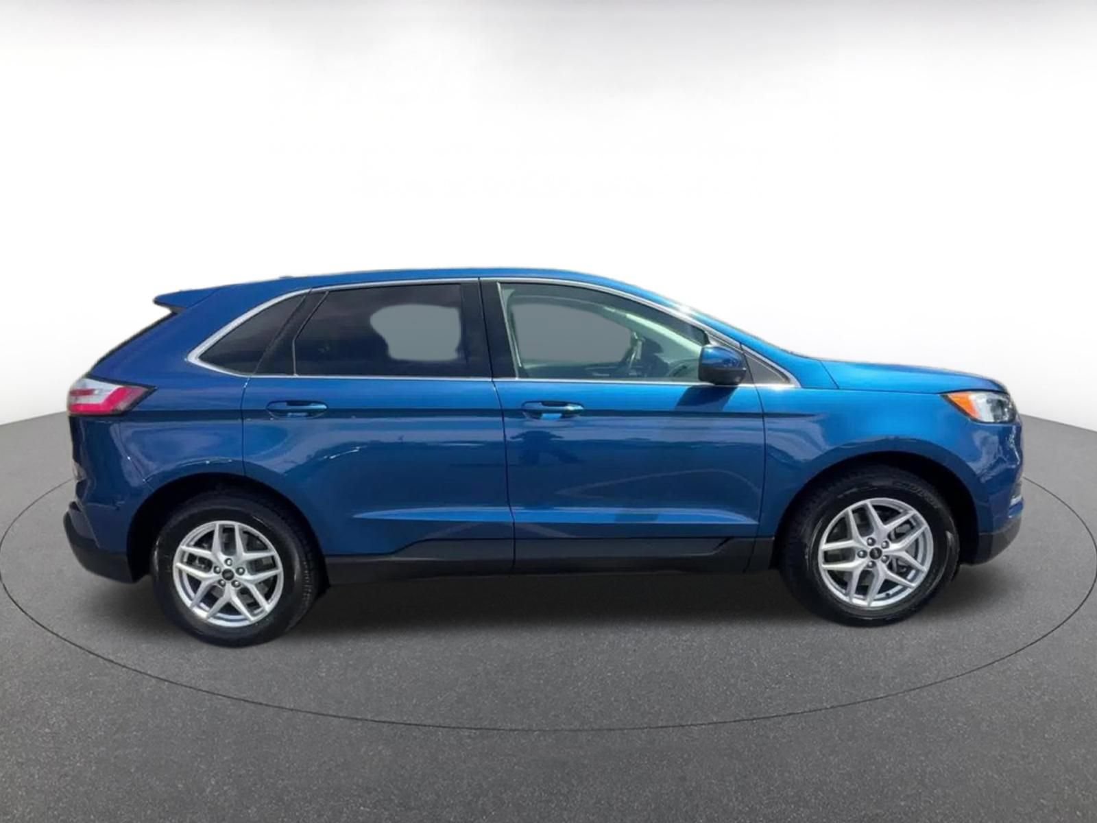Used 2024 Ford Edge SEL AWD/4WD image 16