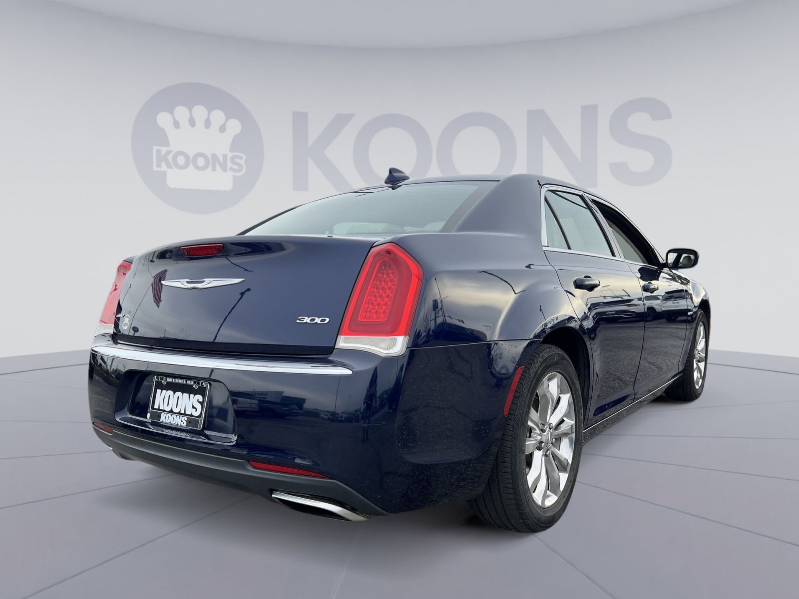 Used 2017 Chrysler 300 Limited image 5