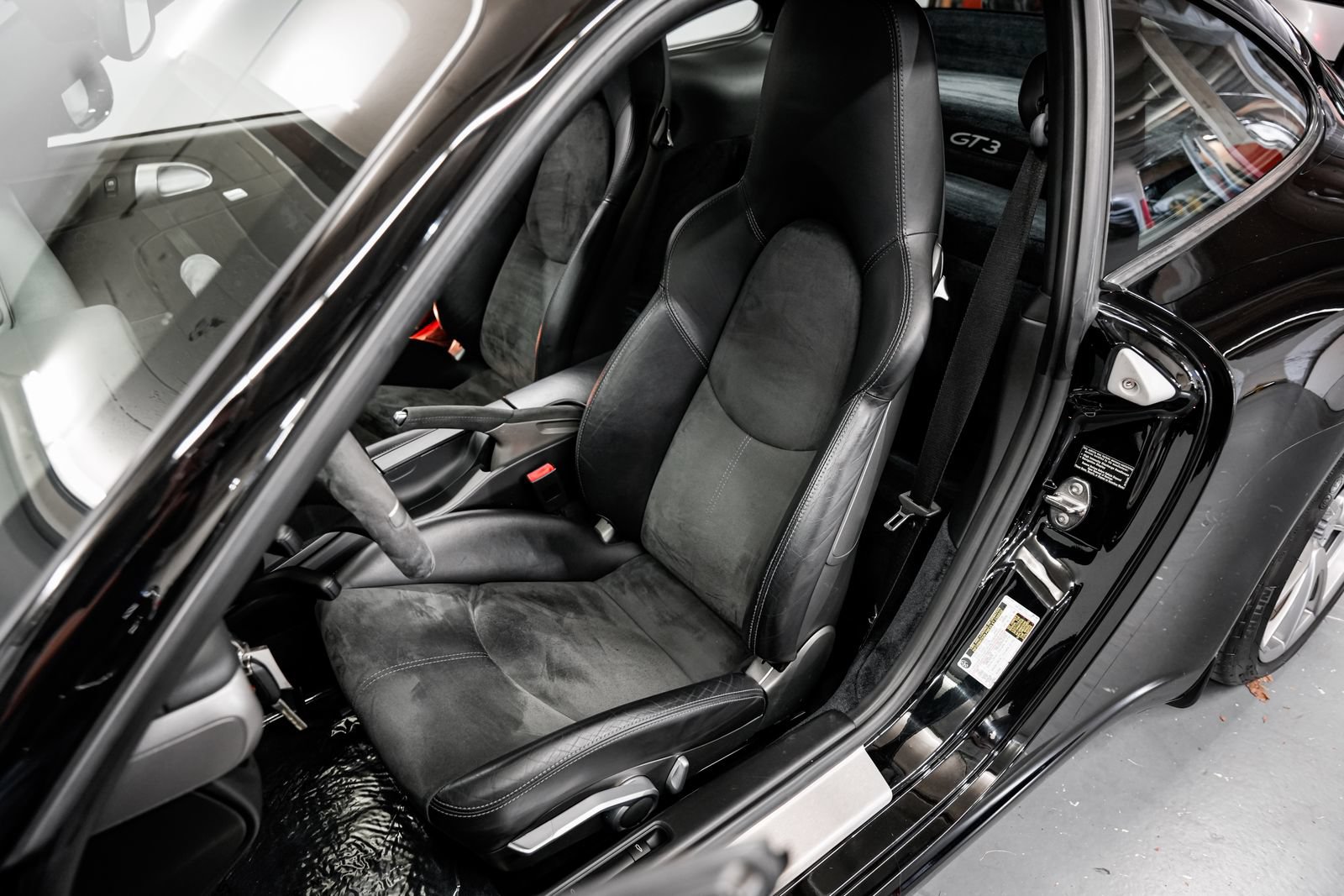 Used 2010 Porsche 911 GT3 RWD image 17