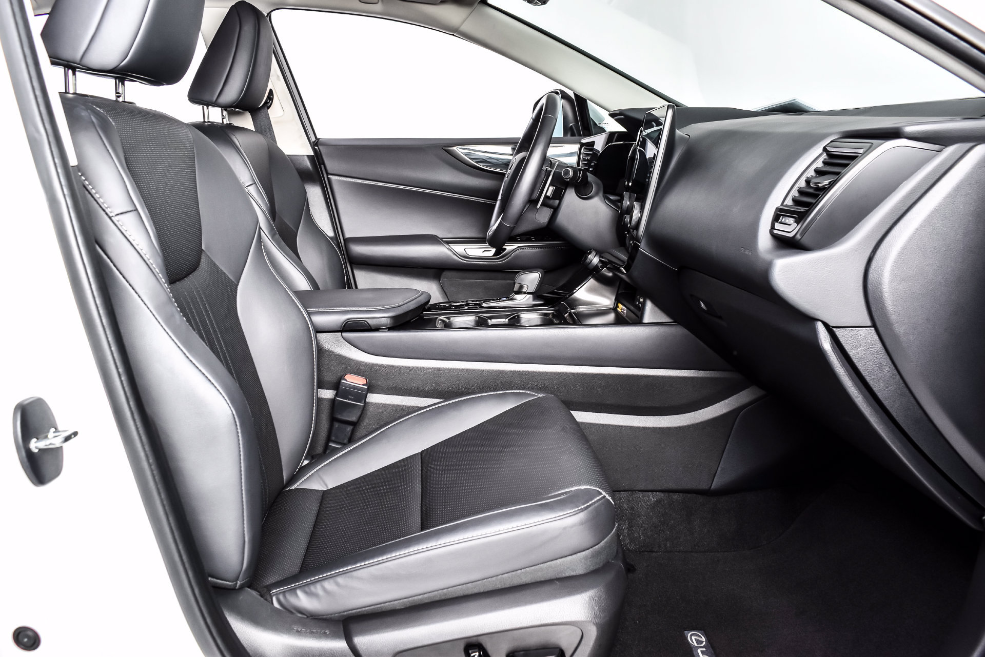 Used 2025 Lexus NX 350h AWD w/ Cold Area Package image 23