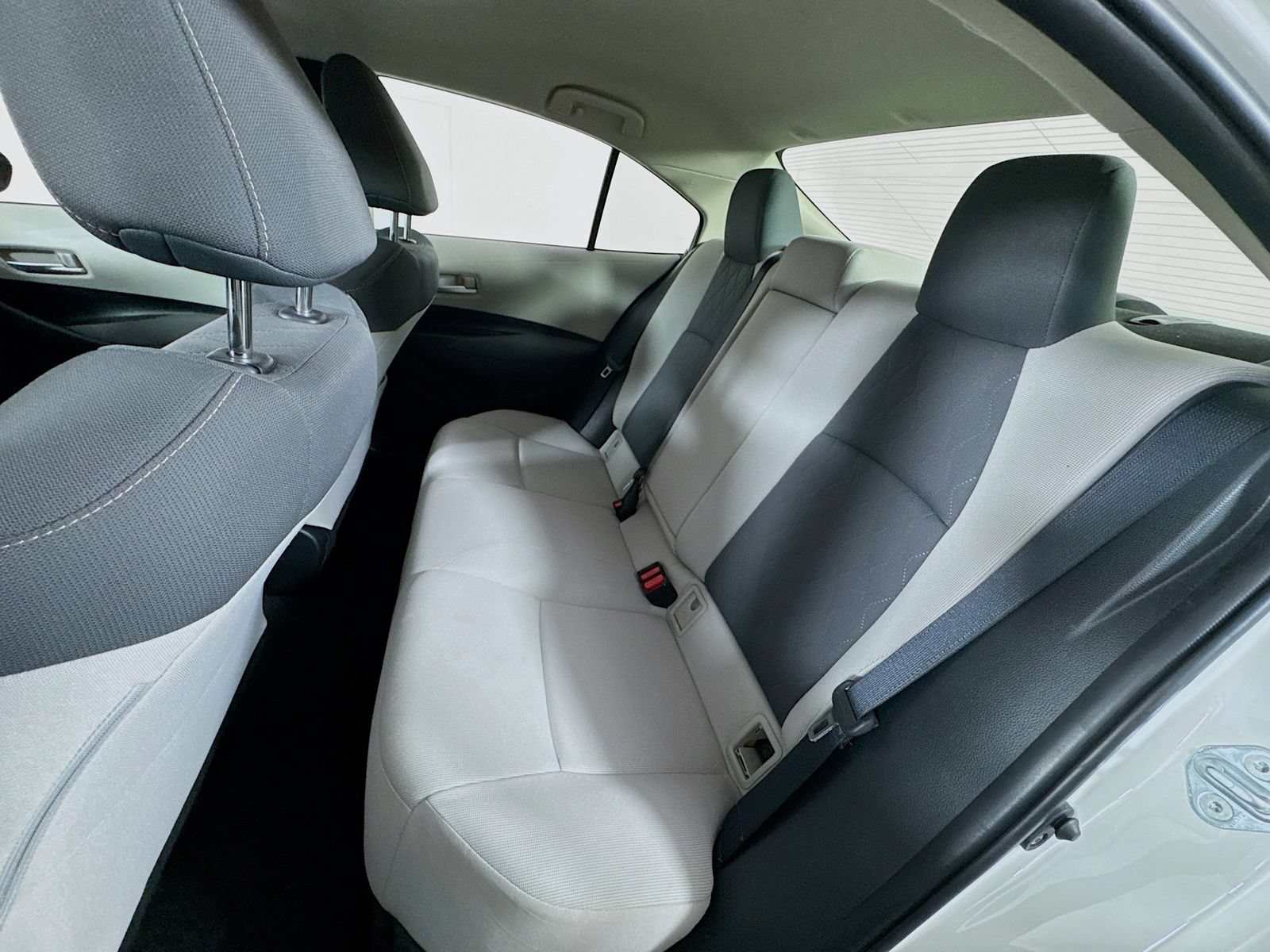 Used 2020 Toyota Corolla LE FWD image 17
