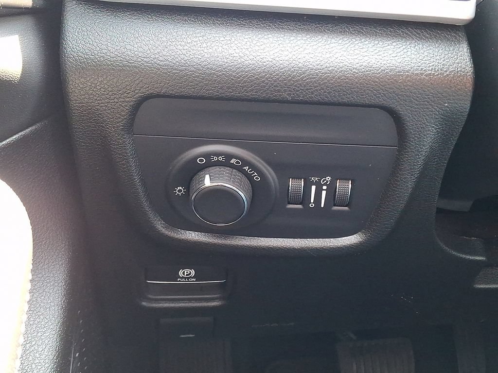 Used 2025 Jeep Grand Cherokee Laredo X AWD/4WD image 27