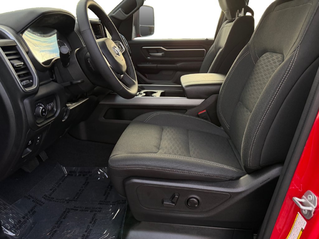 Used 2025 RAM 1500 Big Horn AWD/4WD image 16