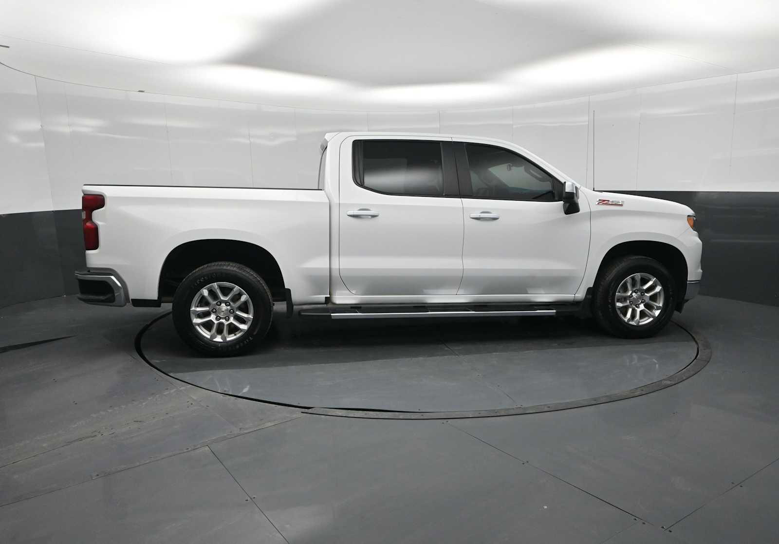 Used 2025 Chevrolet Silverado 1500 LT image 9