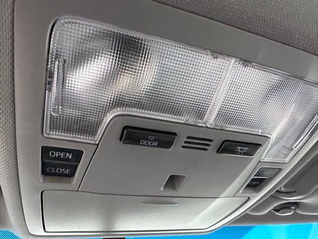 Used 2016 Toyota Camry SE w/ Moonroof Package FWD image 30