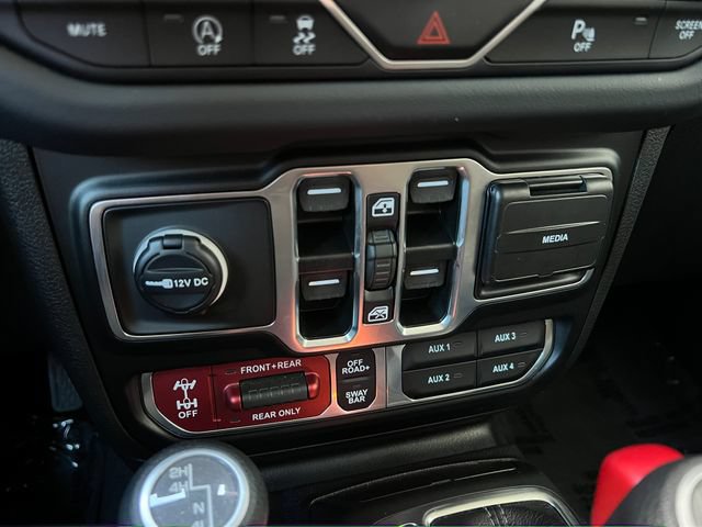 Used 2025 Jeep Wrangler Unlimited Rubicon w/ Safety Group AWD/4WD image 24