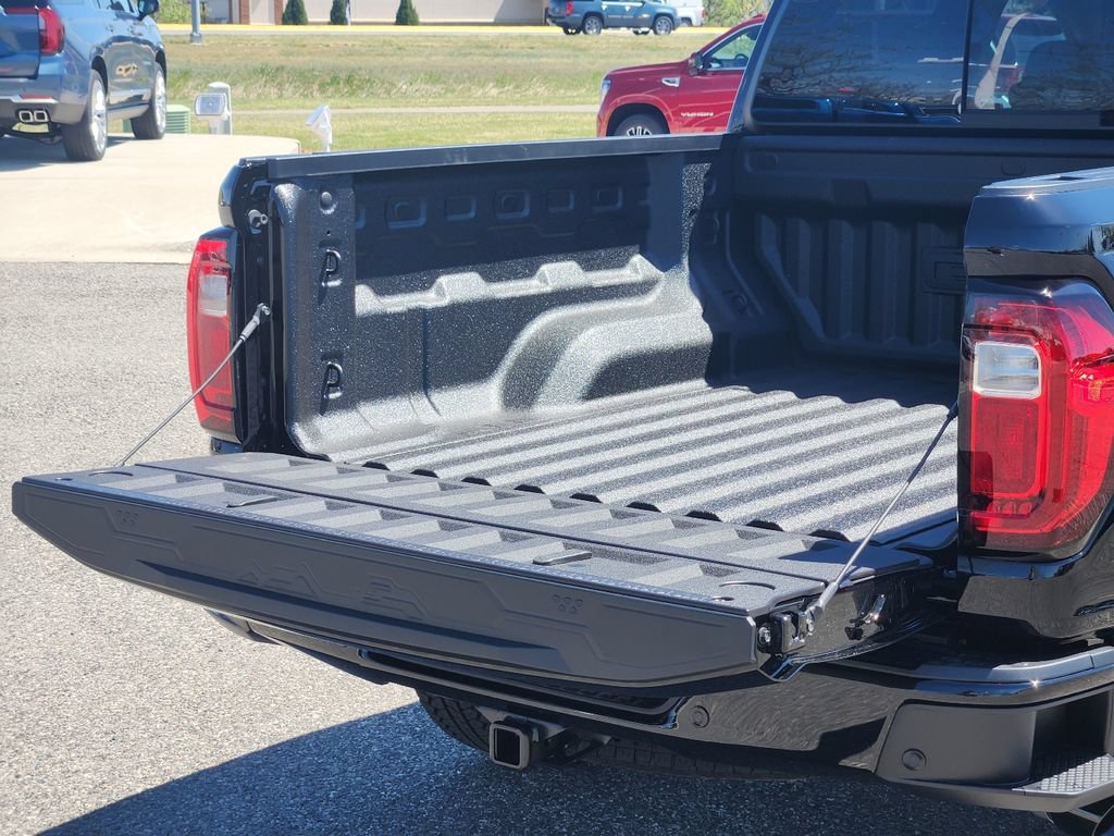New 2026 GMC Canyon Denali w/ LPO, Denali Black Edition AWD/4WD image 7