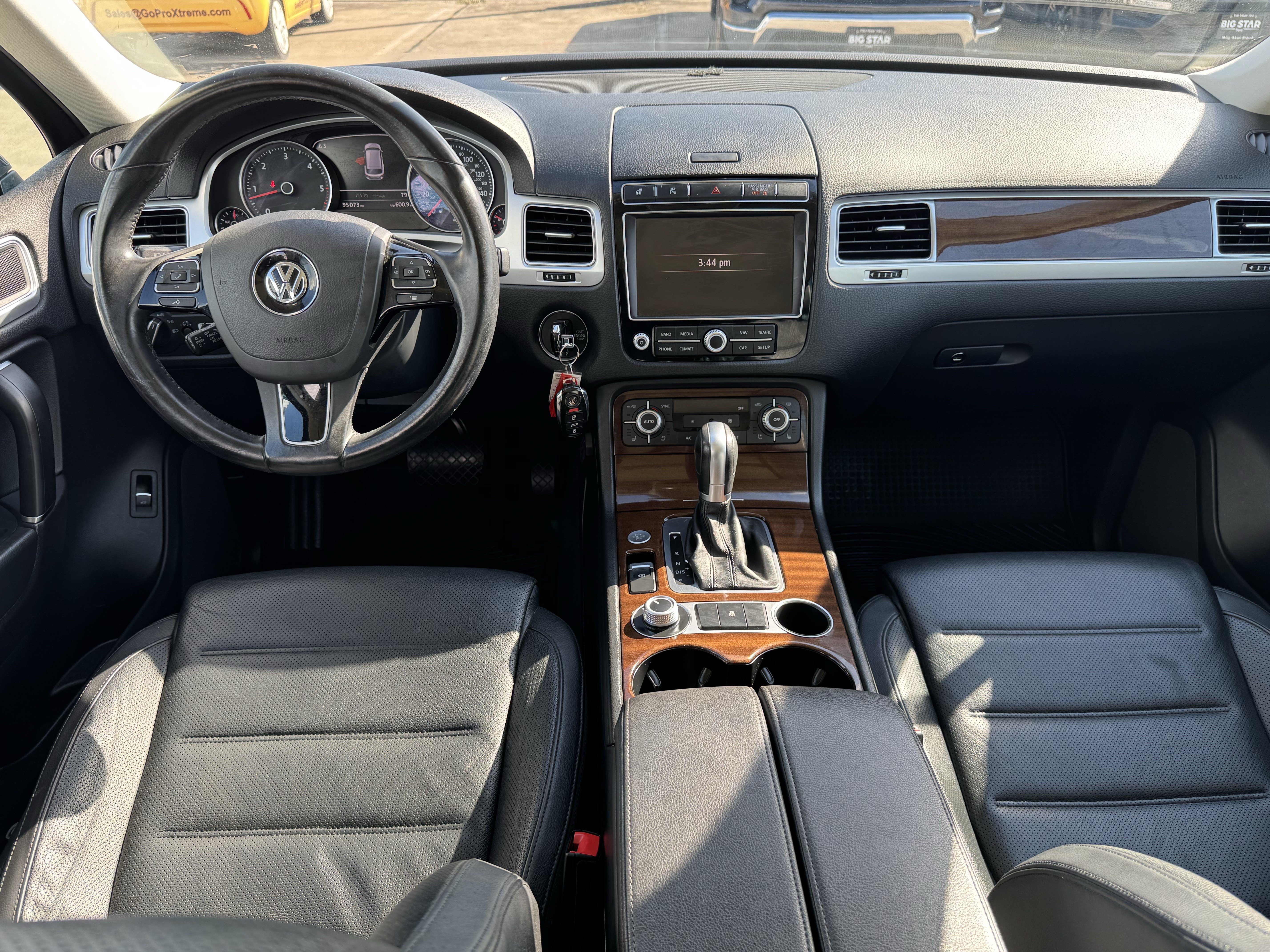 Used 2016 Volkswagen Touareg Sport AWD/4WD image 22