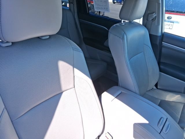 Used 2019 Toyota Highlander Limited Platinum AWD/4WD image 15