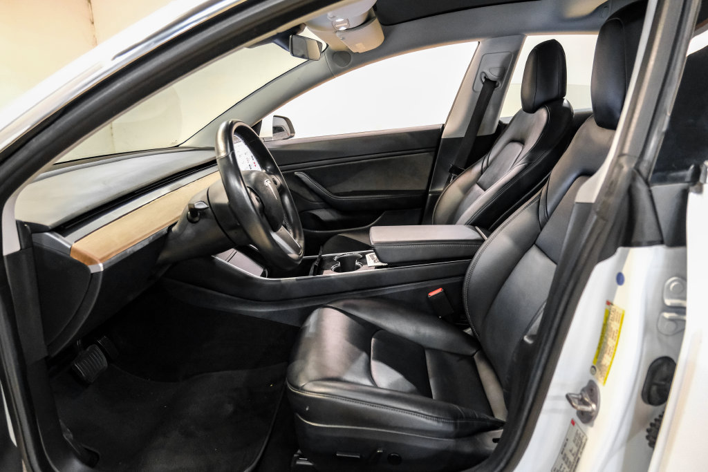 Used 2018 Tesla Model 3 Long Range RWD image 4