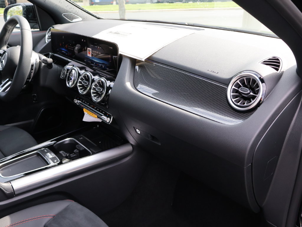 New 2026 Mercedes-Benz GLA 35 AMG 4MATIC image 9
