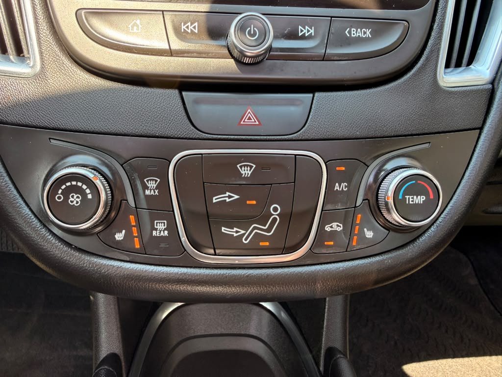 Used 2018 Chevrolet Malibu LT w/ Leather Package FWD image 31