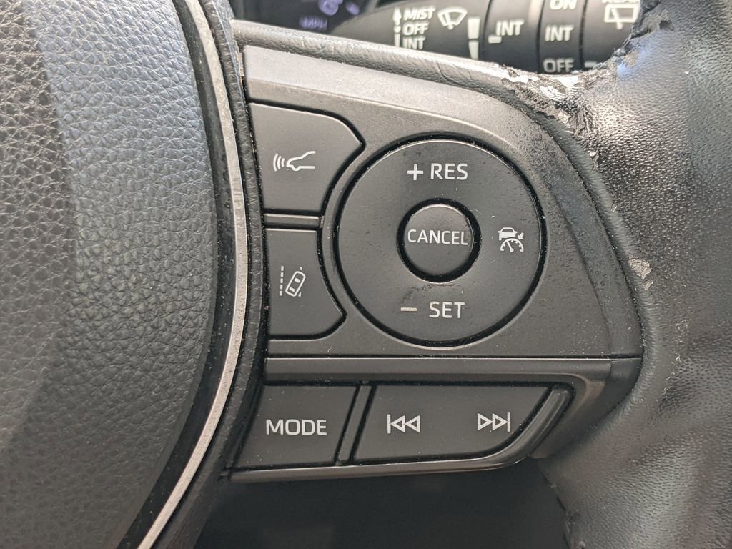 Used 2019 Toyota RAV4 XLE Premium image 25