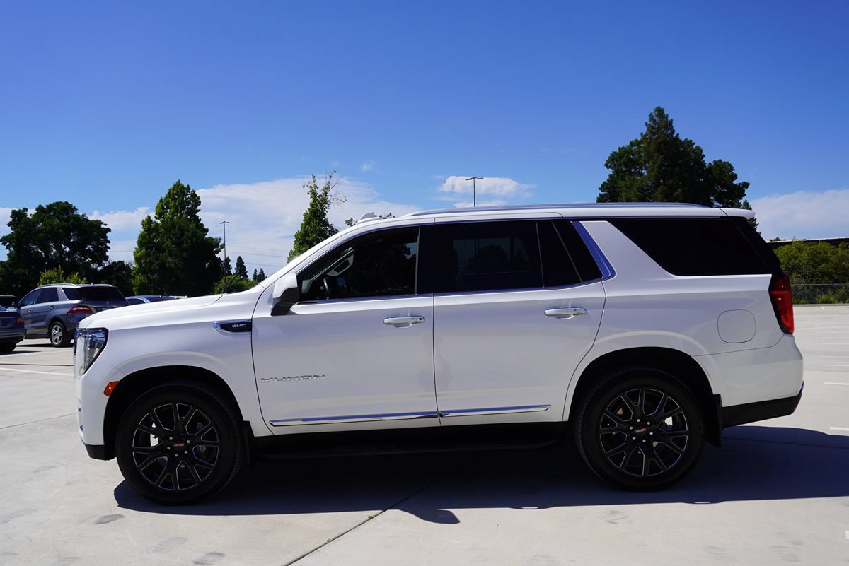Used 2023 GMC Yukon SLT AWD/4WD image 3