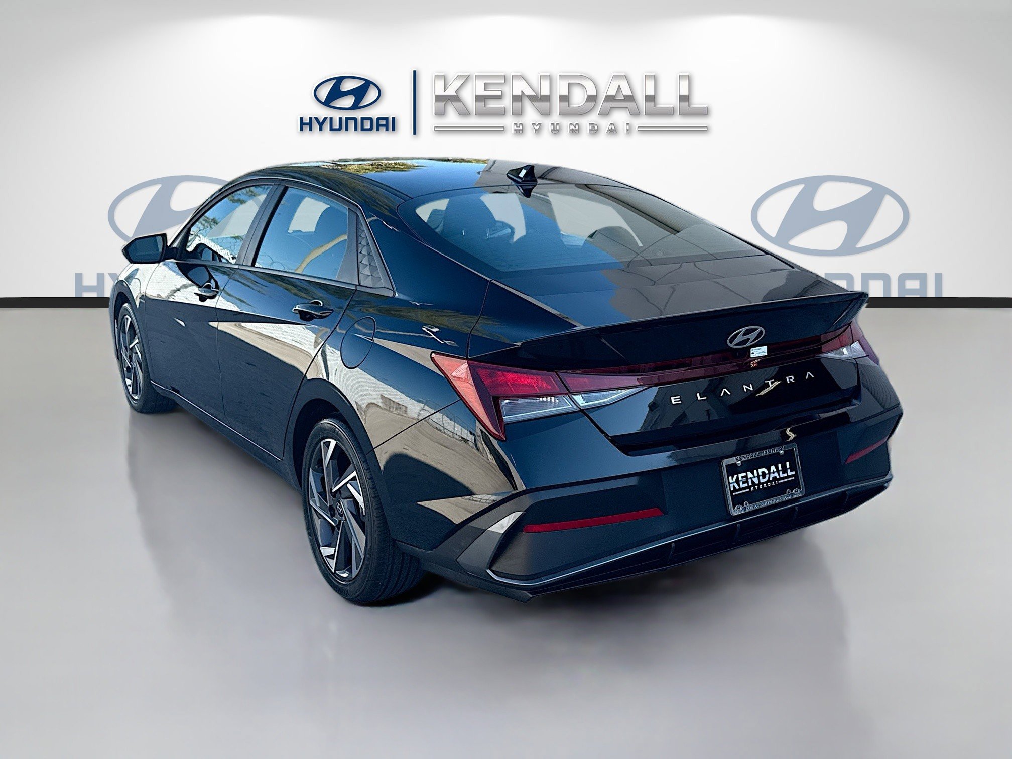 Used 2025 Hyundai Elantra Sport image 4