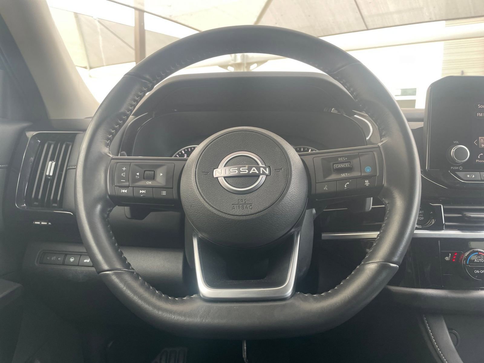 Used 2025 Nissan Pathfinder SV image 31