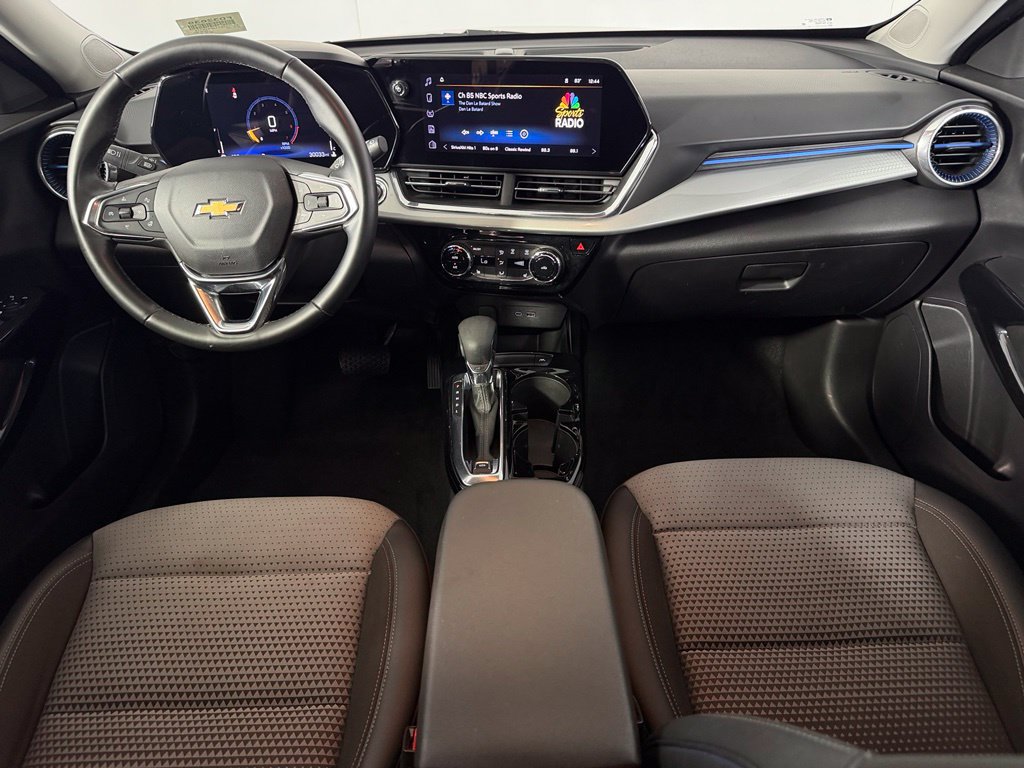 Used 2025 Chevrolet Trax LT w/ LT Convenience Package FWD image 12