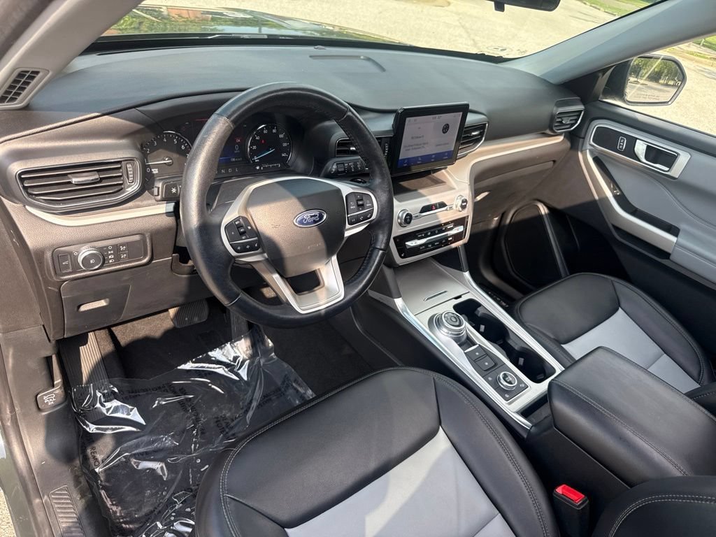 Used 2022 Ford Explorer XLT w/ Equipment Group 202A AWD/4WD image 14