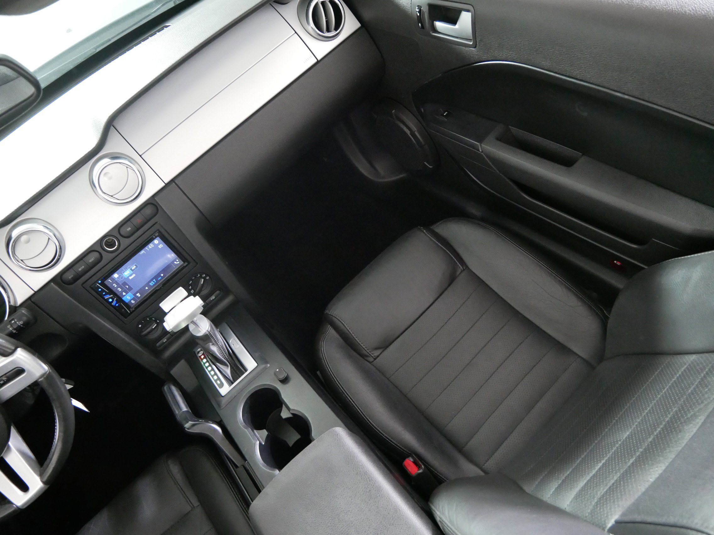 Used 2006 Ford Mustang GT Premium image 11