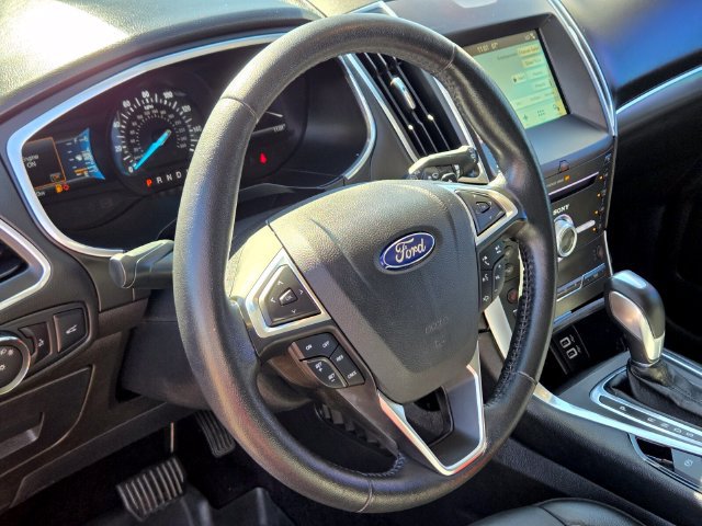 Used 2017 Ford Edge Titanium w/ Technology Package AWD/4WD image 19