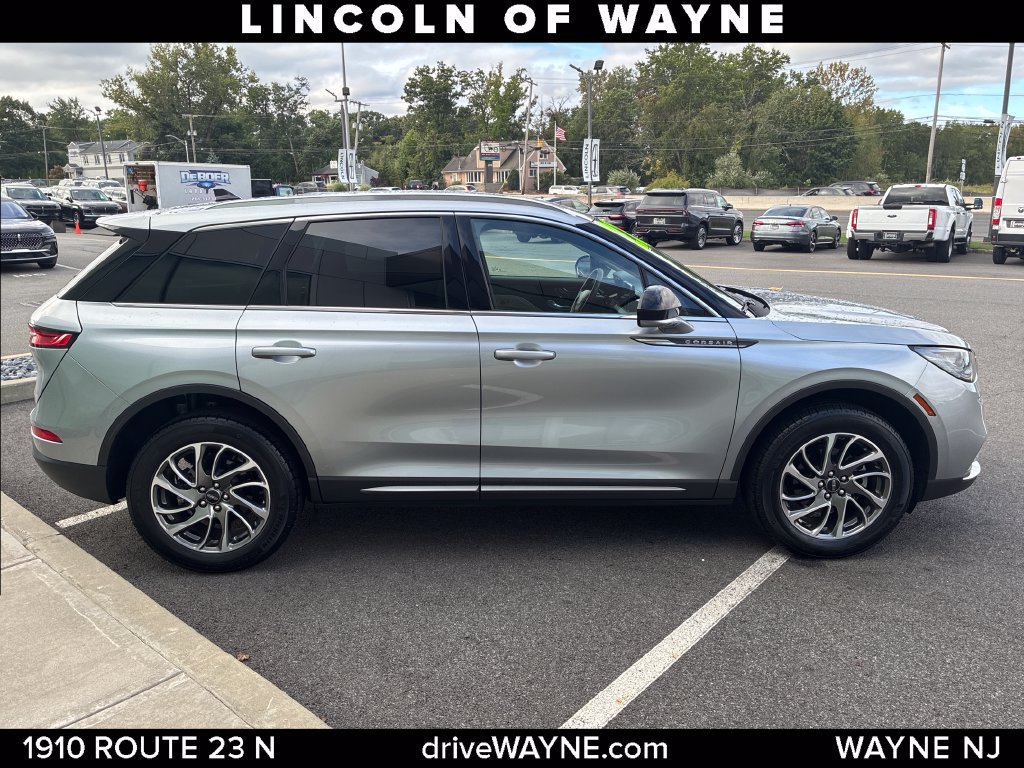 Certified 2022 Lincoln Corsair AWD w/ Equipment Group 101A image 9
