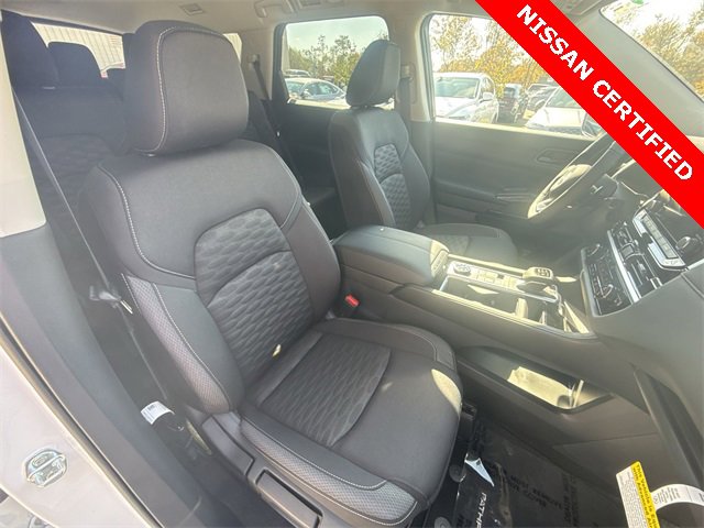 Certified 2025 Nissan Pathfinder SV image 24
