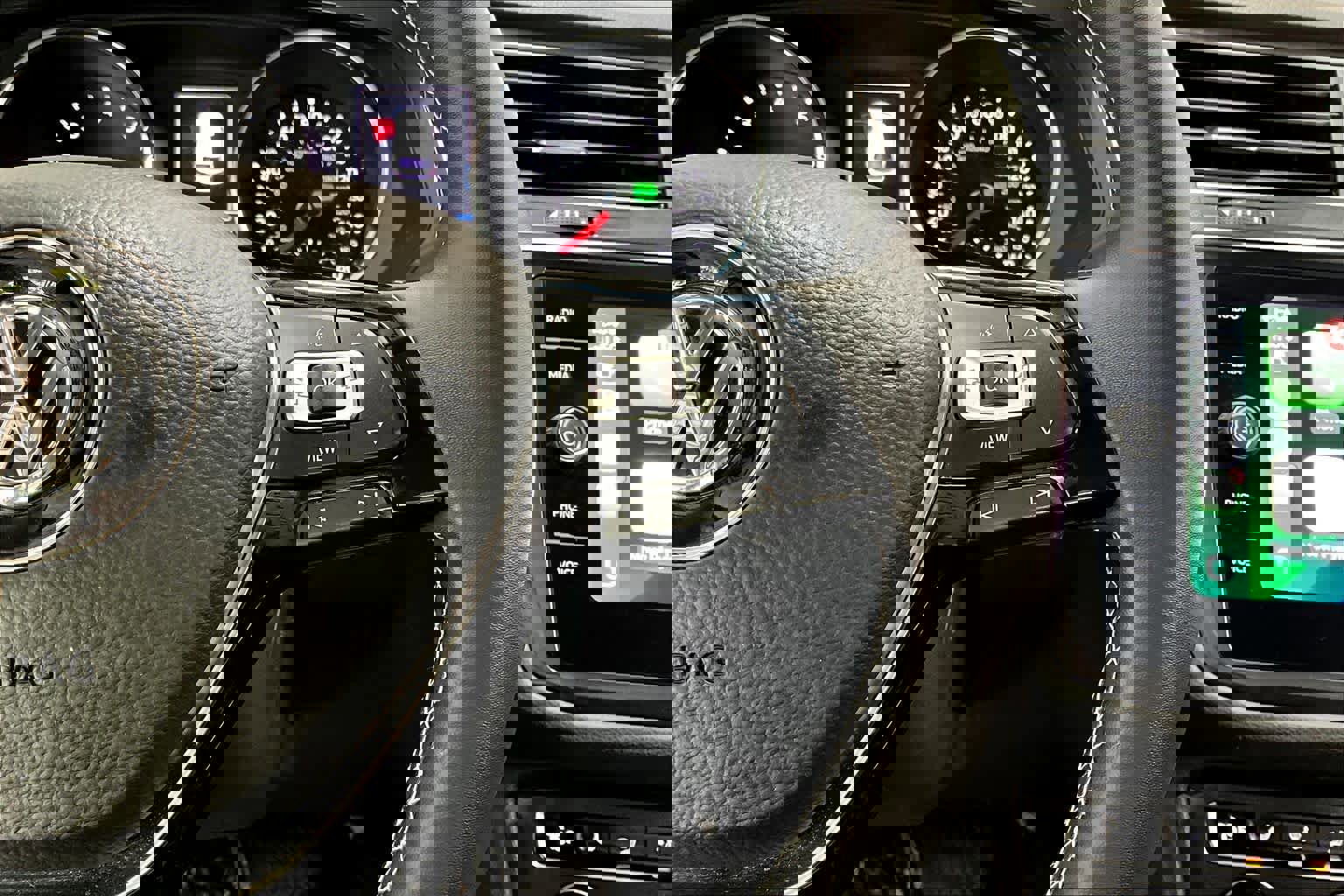 Used 2021 Volkswagen Tiguan SE image 22