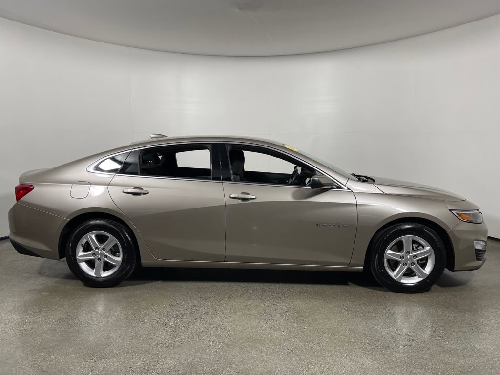 Used 2024 Chevrolet Malibu LT image 2