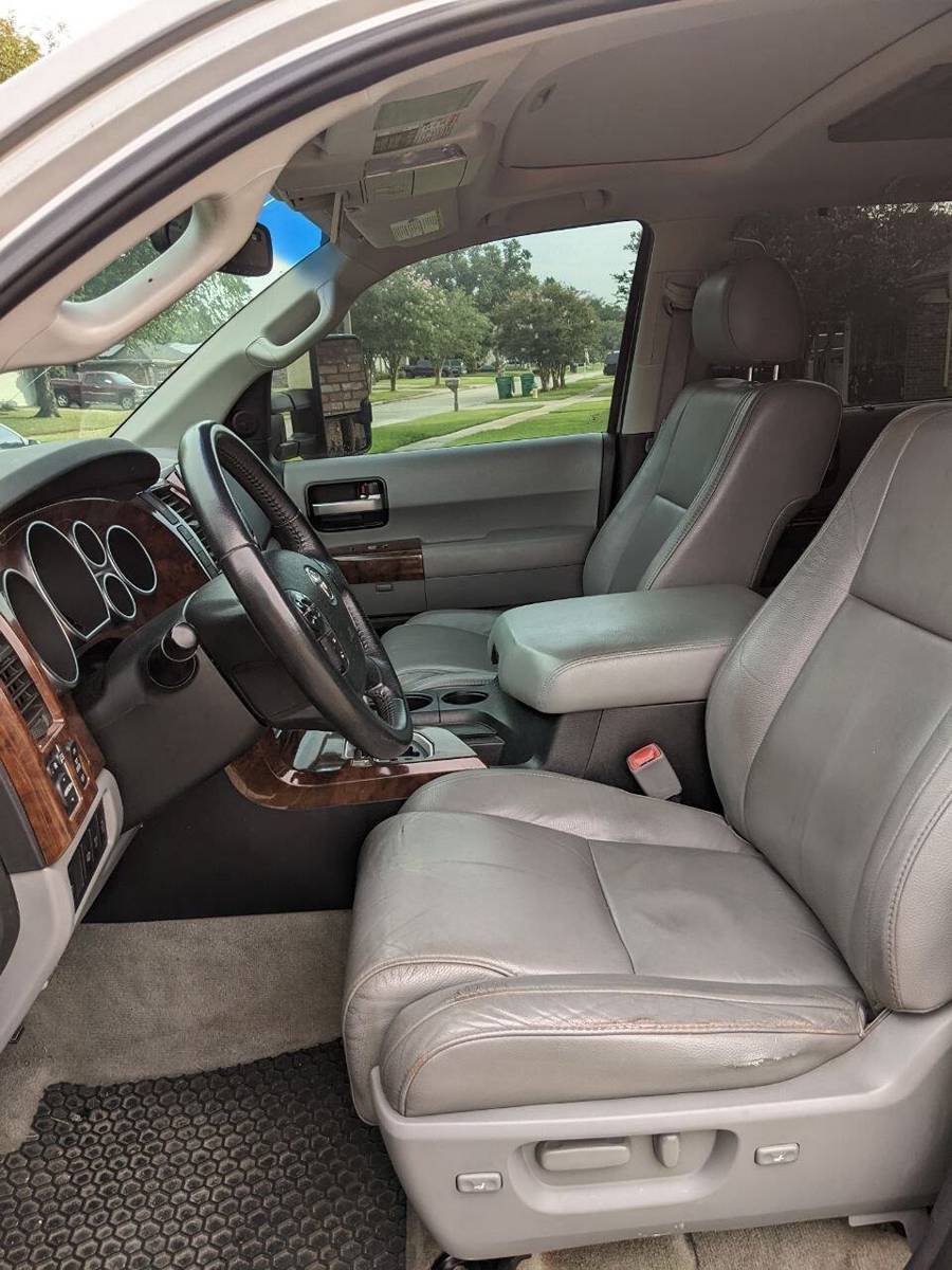 Used 2008 Toyota Sequoia Limited w/ Cold Area Pkg AWD/4WD image 9
