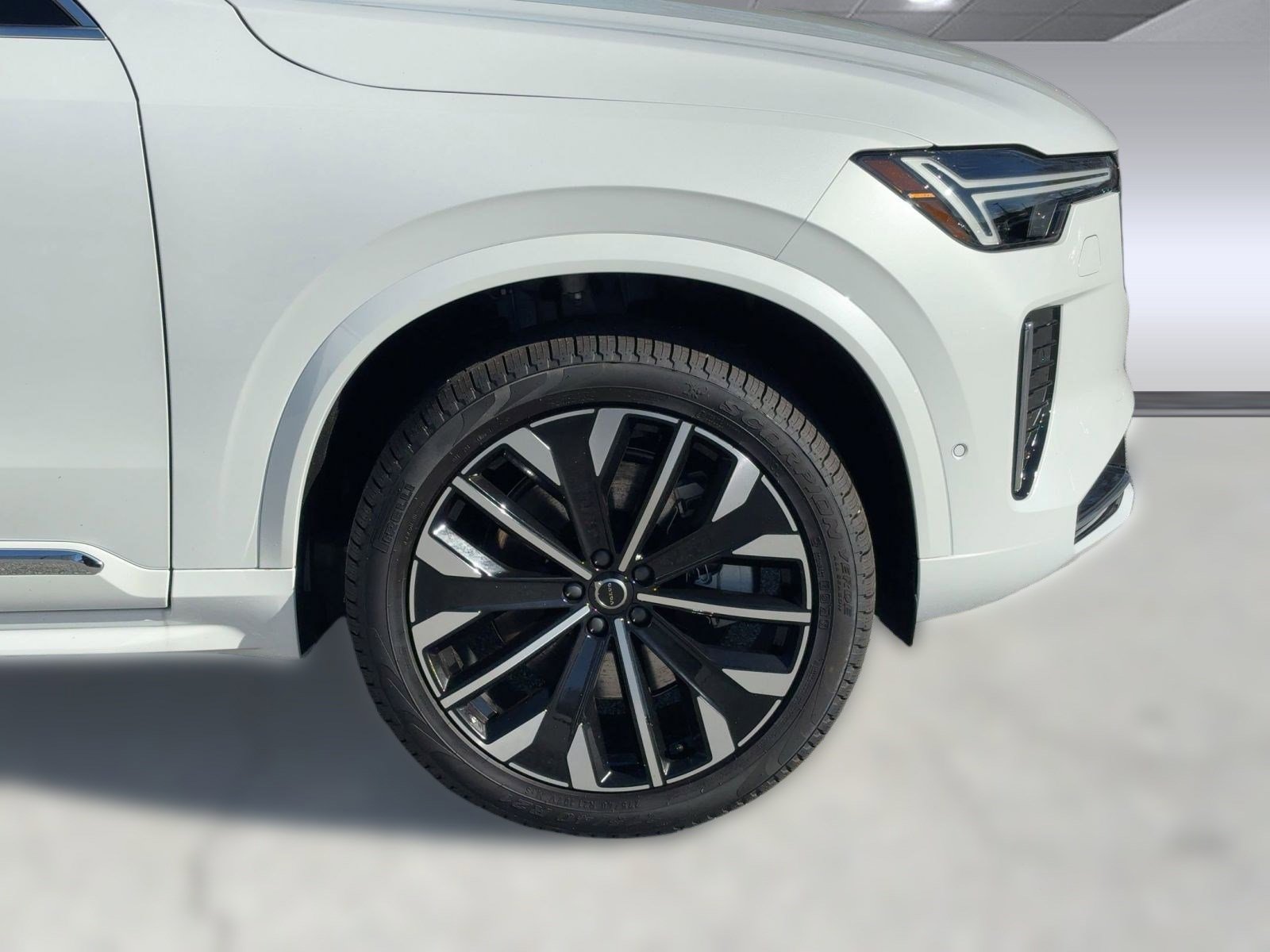 New 2026 Volvo XC90 T8 Plus w/ Protection Package image 11