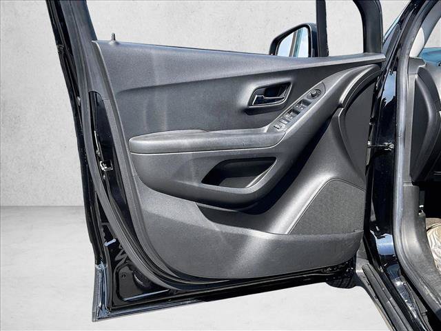 Used 2021 Chevrolet Trax LT FWD image 18