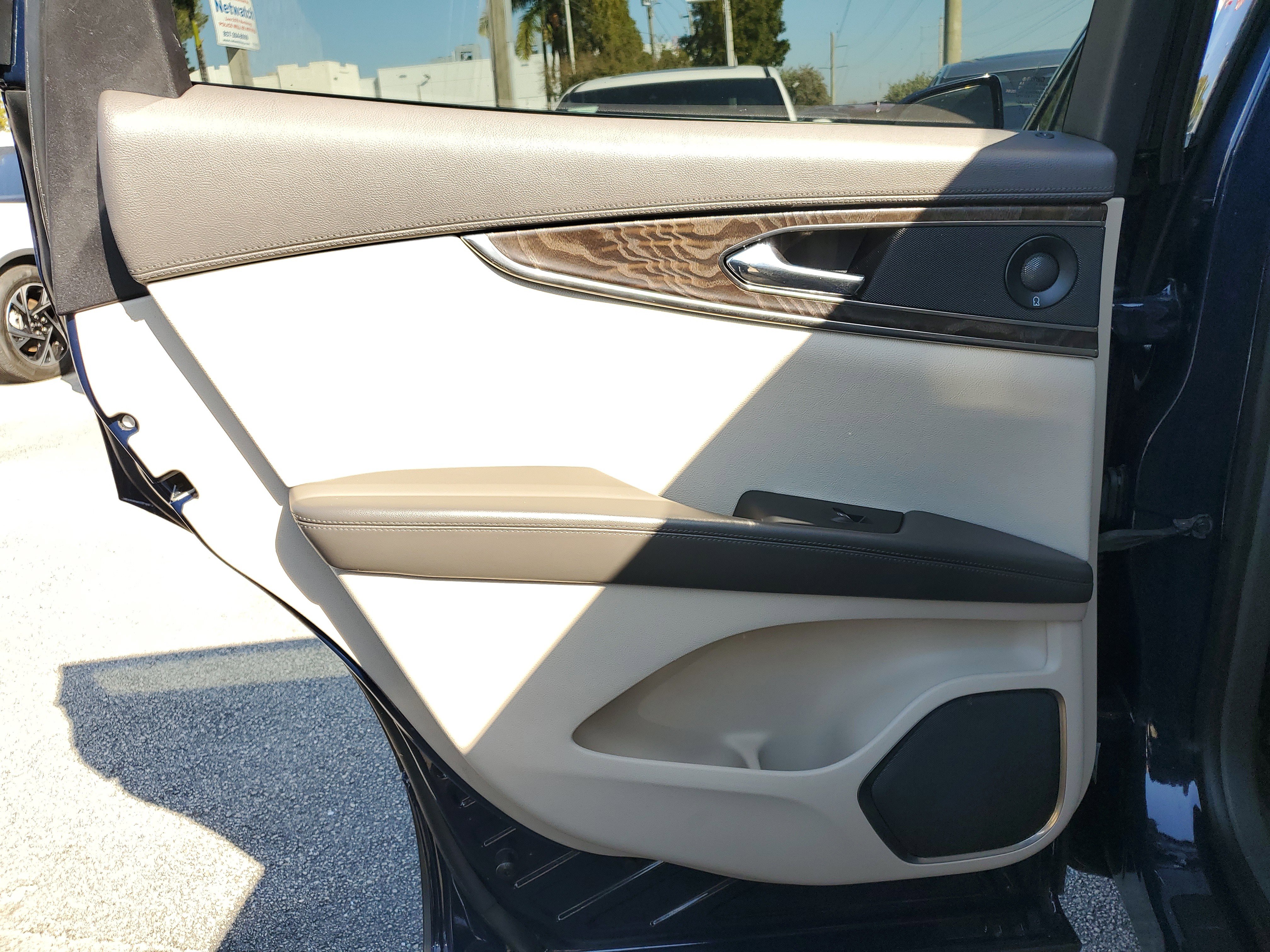 Certified 2019 Lincoln Nautilus Reserve image 9