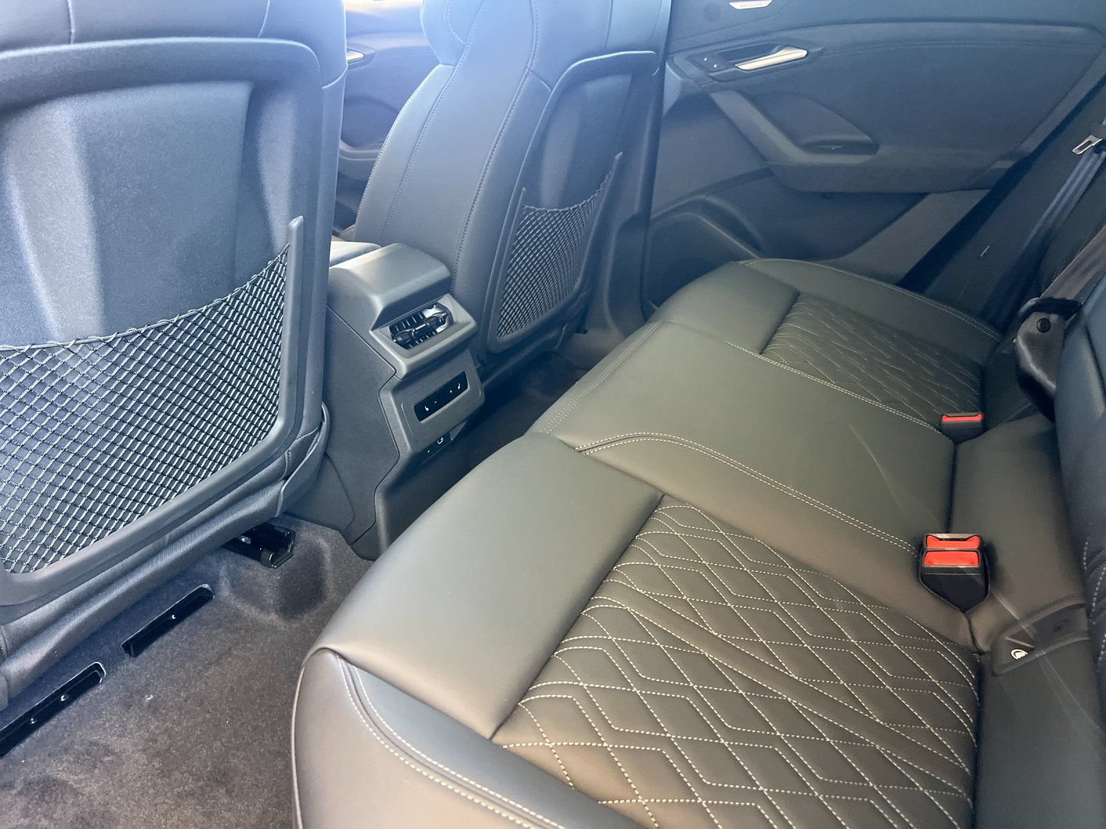 New 2027 Audi SQ6 e-tron Premium Plus AWD/4WD image 12
