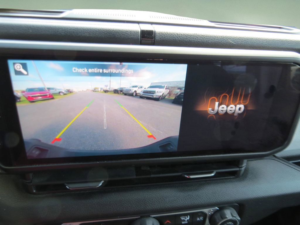 Used 2024 Jeep Gladiator Willys image 26
