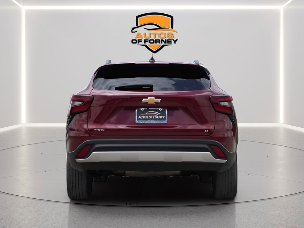 Used 2025 Chevrolet Trax LT FWD image 4