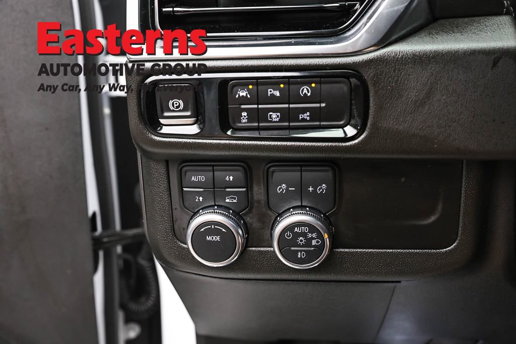 Used 2025 GMC Yukon XL Denali AWD/4WD image 23