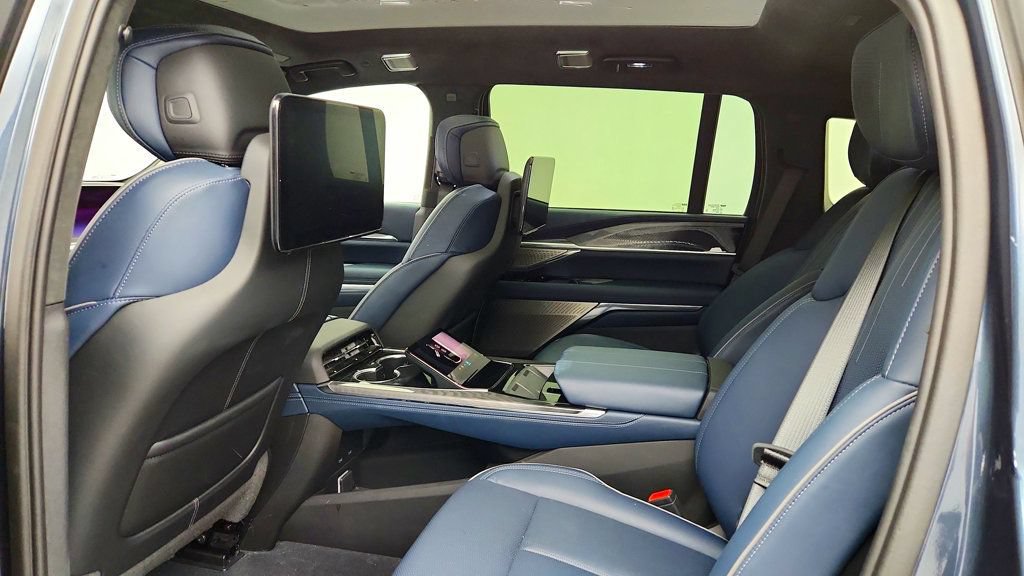Used 2026 Cadillac Escalade IQ Luxury 2 AWD/4WD image 22