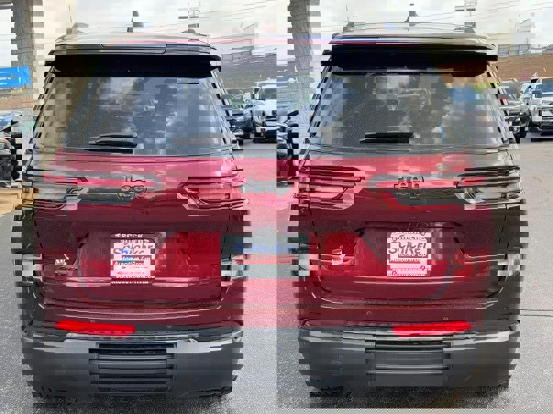 Used 2023 Jeep Grand Cherokee L Laredo AWD/4WD image 4