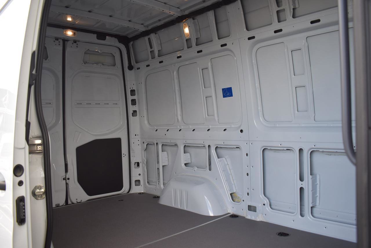 Used 2024 Mercedes-Benz Sprinter 2500 image 9