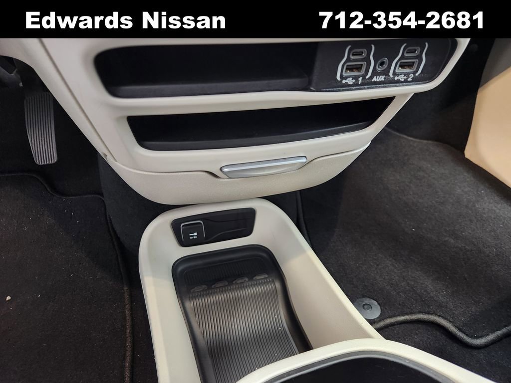 Used 2024 Chrysler Pacifica Touring-L image 31