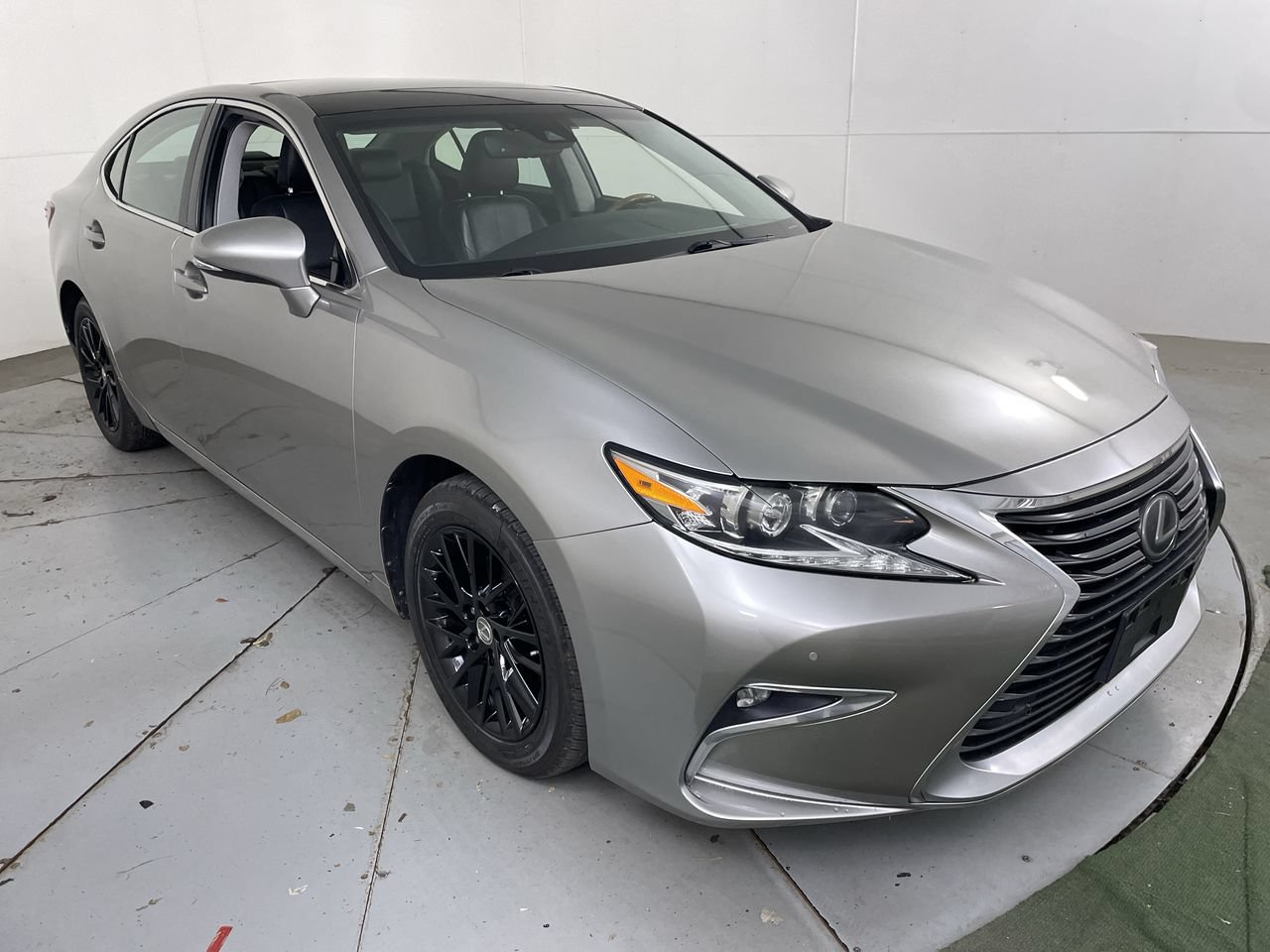 Used 2017 Lexus ES 350 FWD image 2