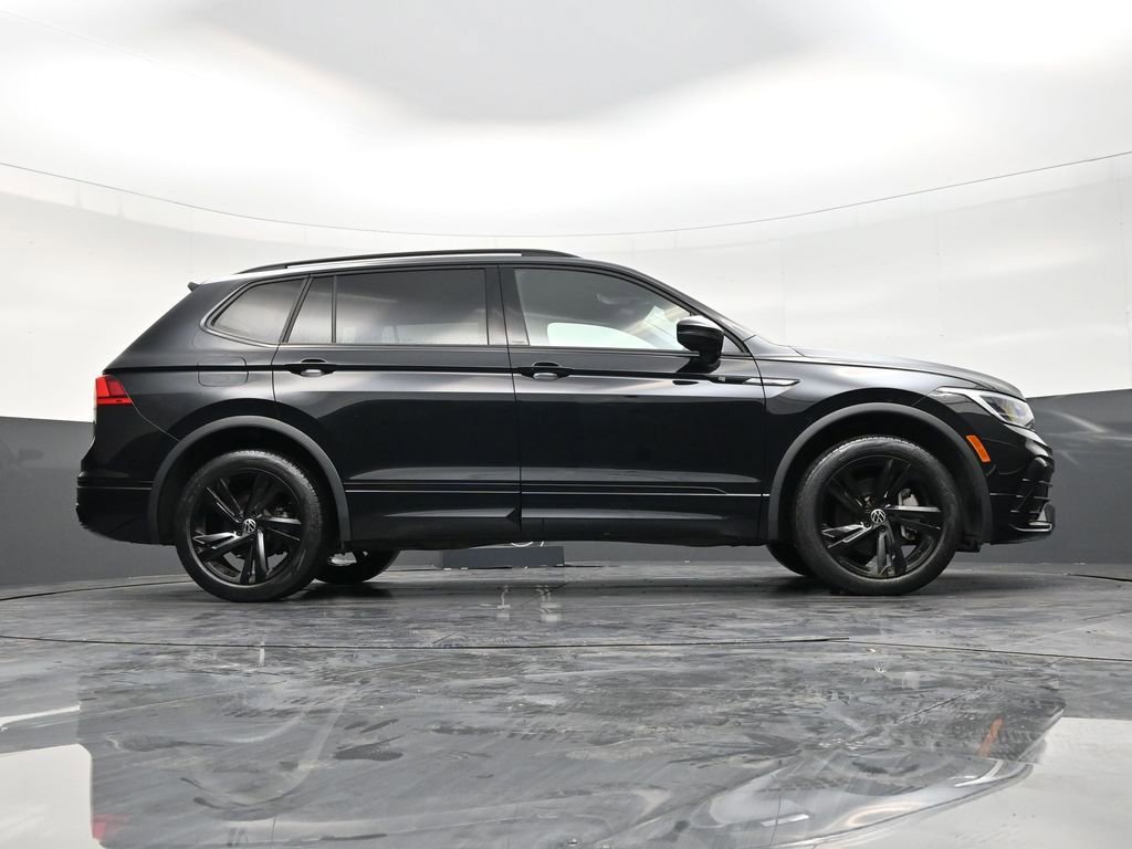 Used 2023 Volkswagen Tiguan SE R-Line image 25