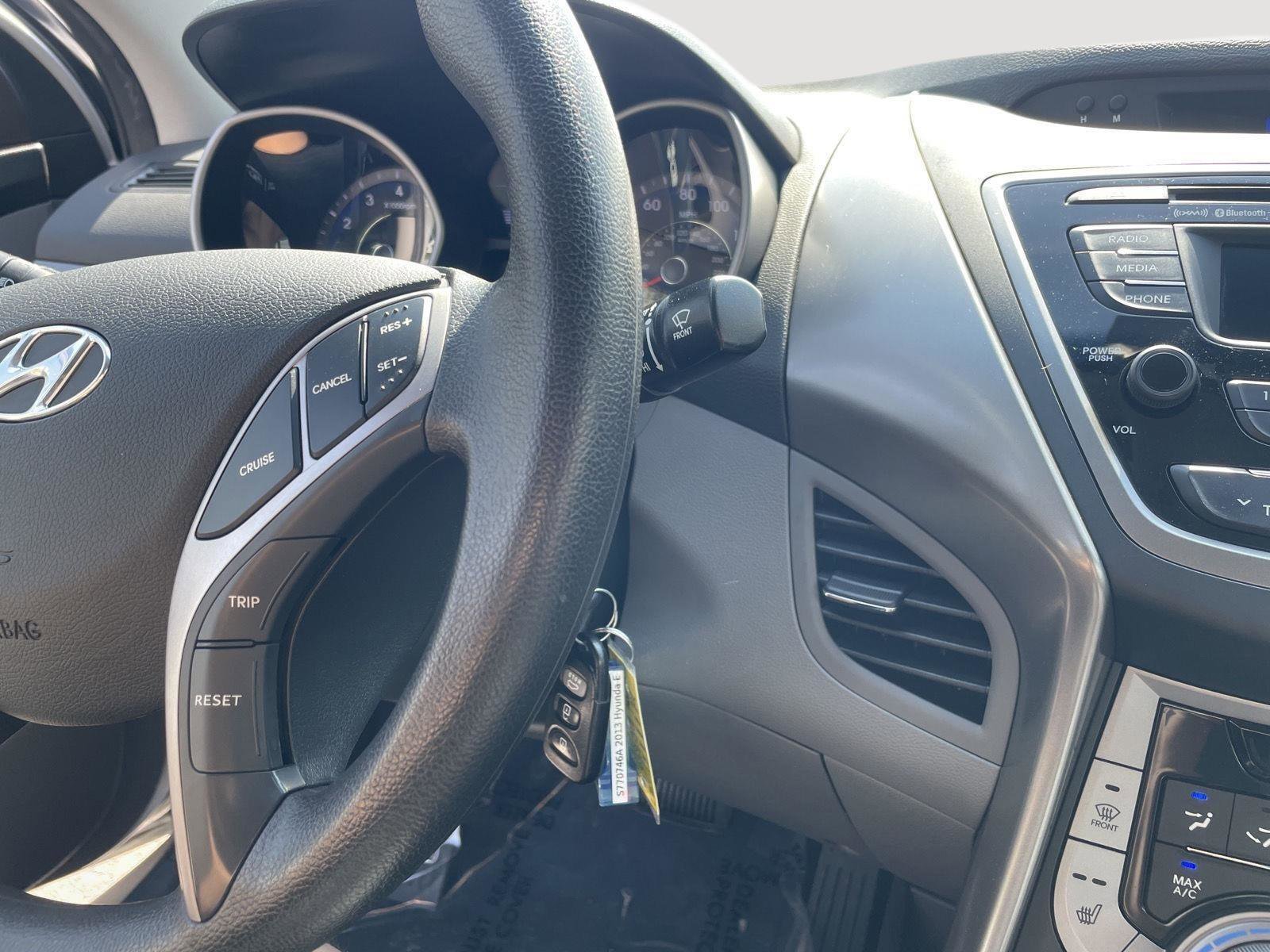 Used 2013 Hyundai Elantra GLS w/ Preferred Pkg FWD image 6