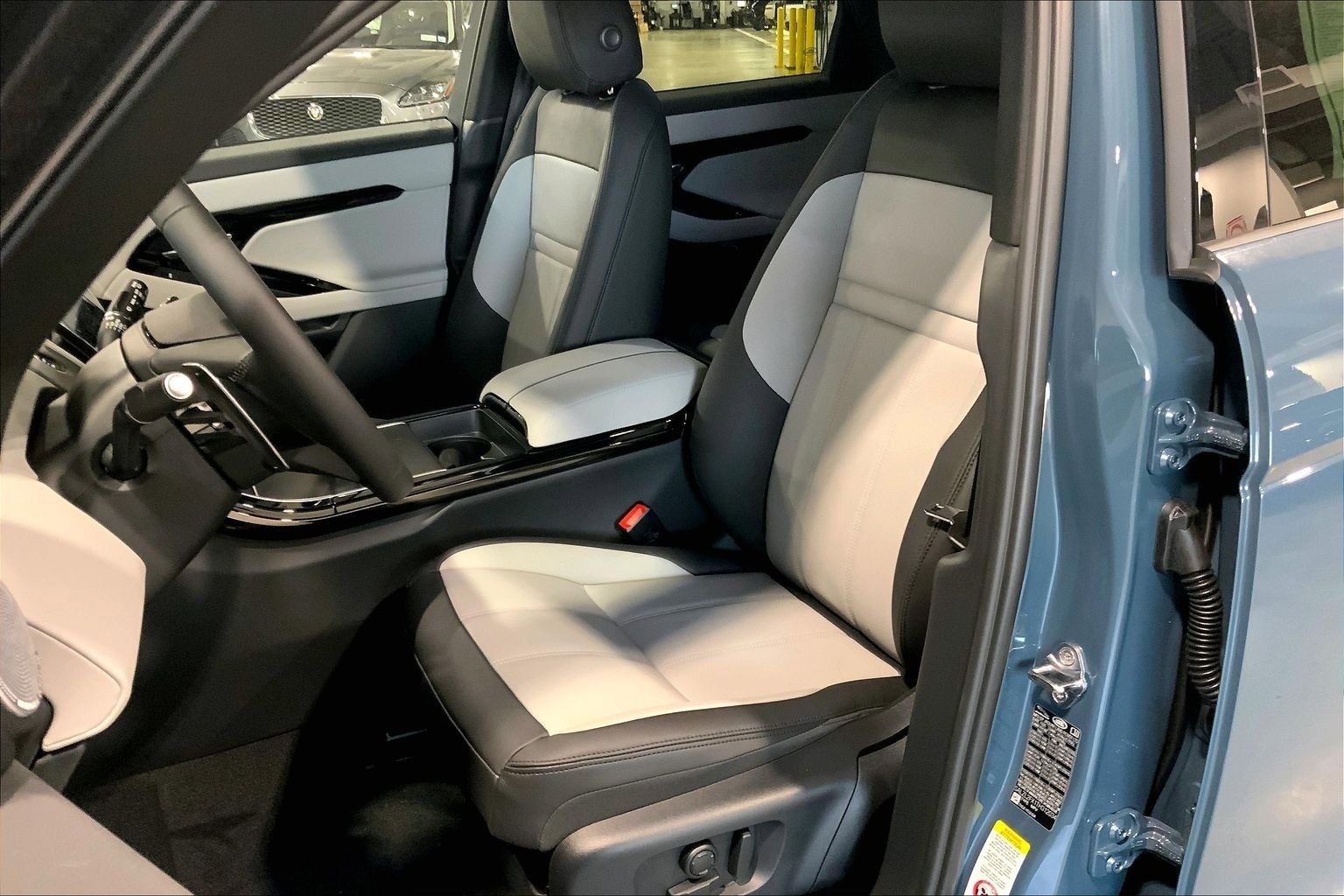 New 2026 Land Rover Range Rover Evoque Dynamic SE AWD/4WD image 9