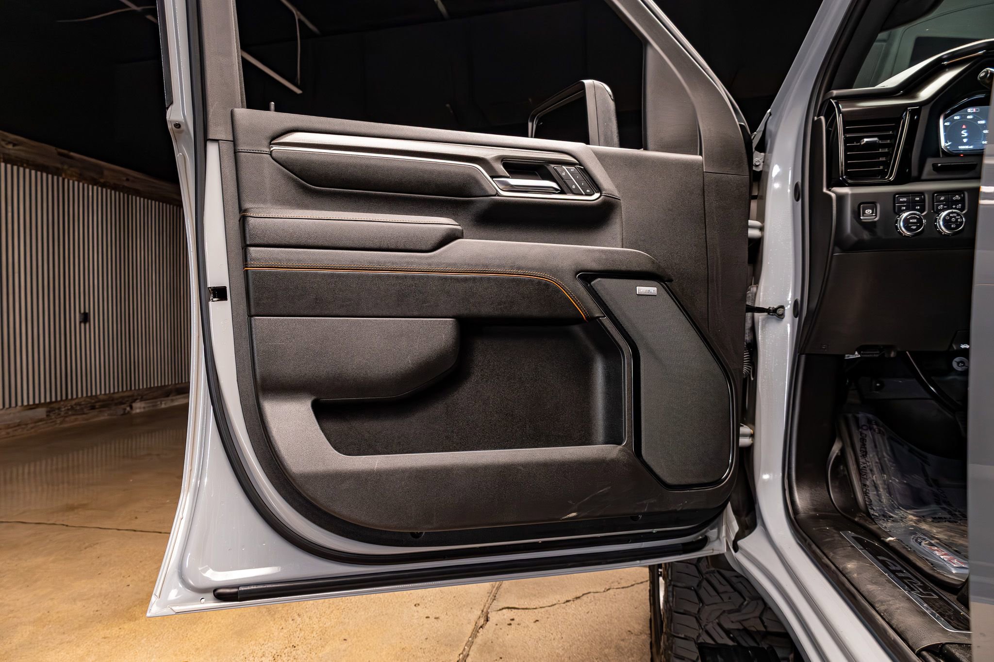 Used 2024 GMC Sierra 2500 AT4 w/ AT4 Premium Plus Package image 28