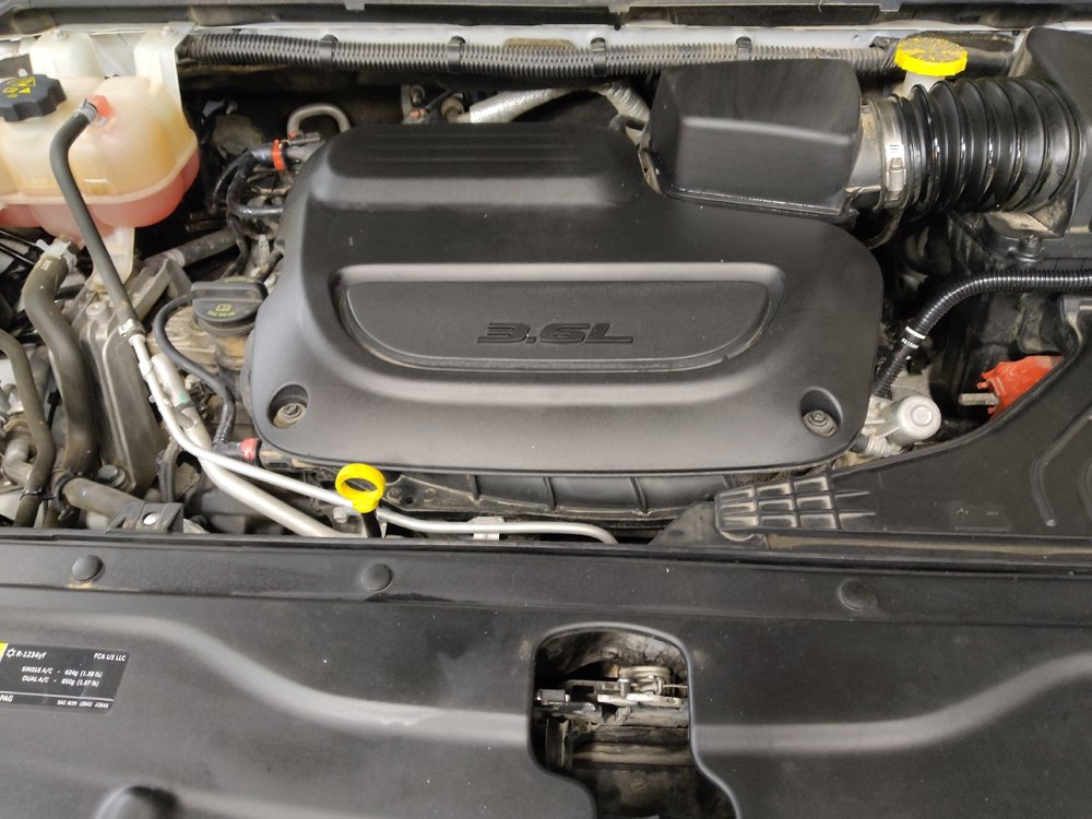 Used 2022 Chrysler Voyager LX image 30