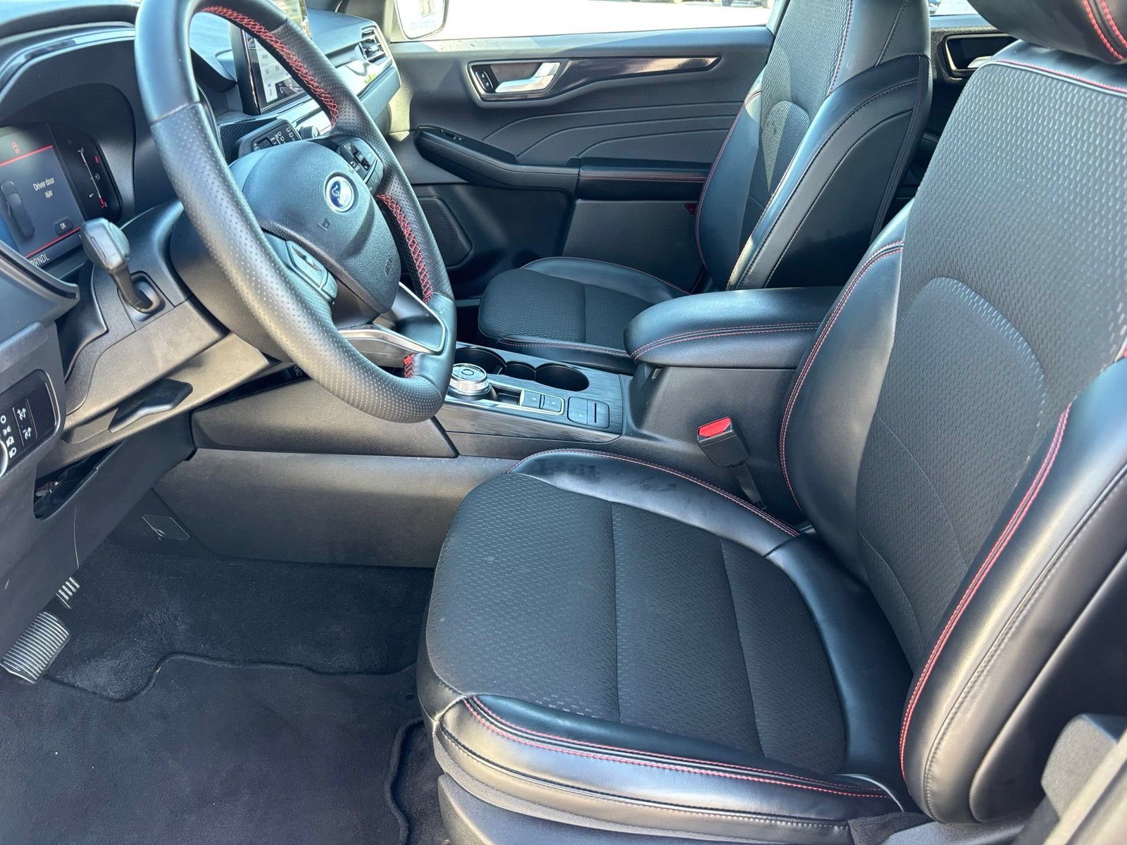 Used 2025 Ford Escape ST-Line Select AWD/4WD image 13