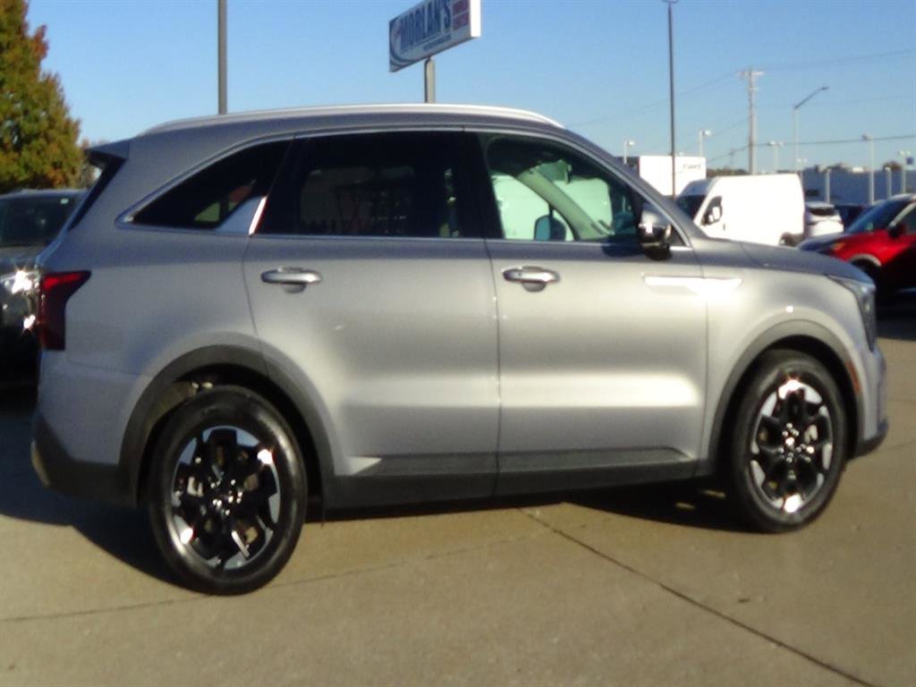 Used 2024 Kia Sorento S FWD image 5
