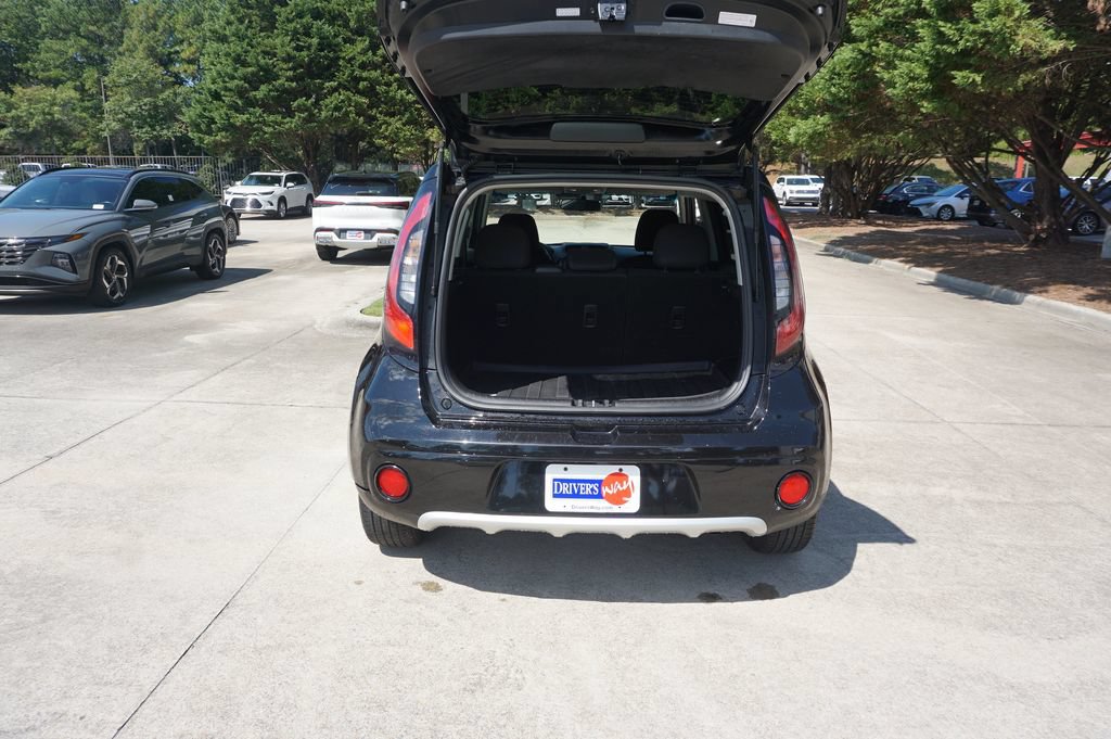 Used 2018 Kia Soul + FWD image 12
